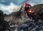 开云官方app入口-赛道风云，皮亚斯特里关键制胜，索伯车队横扫梅赛德斯