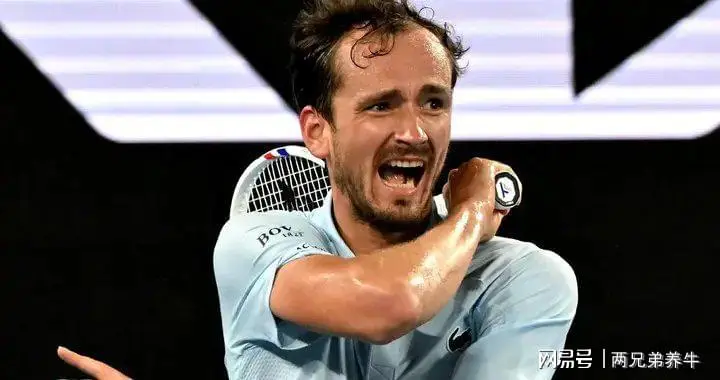 包含英国网球队爆冷法国网球队，克耶高斯打破历史纪录的词条