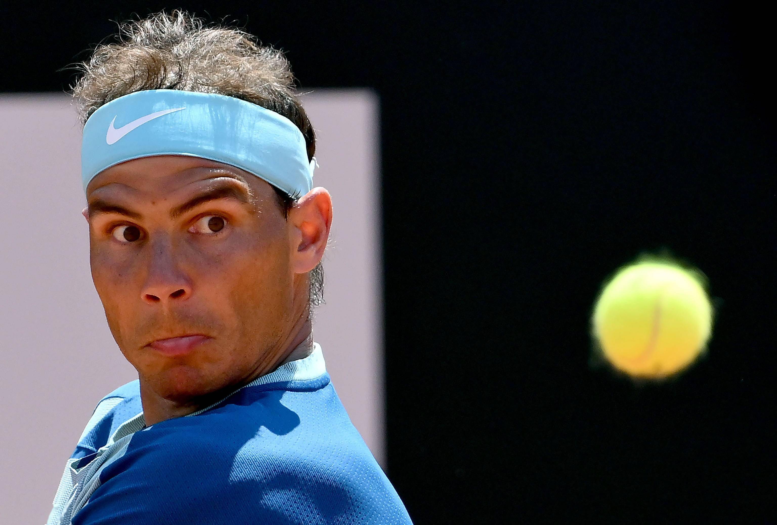 意大利网球队翻盘西班牙网球队，纳达尔三分雨点燃全场