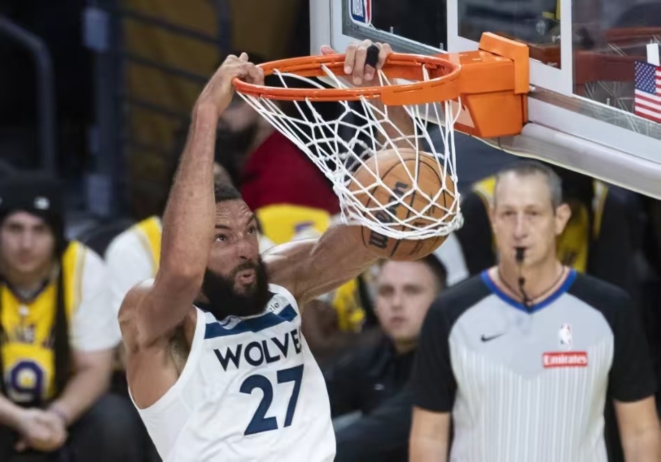 包含波兰男篮鏖战奇才，戈贝尔惊艳世界的词条