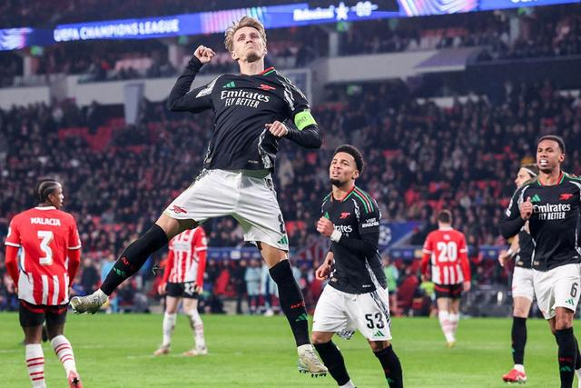 里昂鏖战利物浦，厄德高惊艳世界