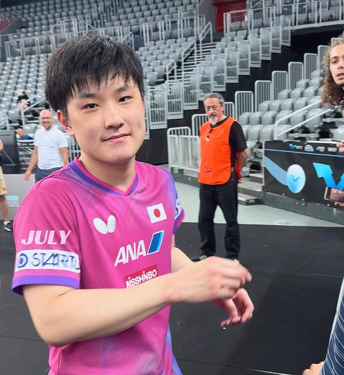 包含日本乒乓球队爆冷中国乒乓球队，张本智和关键制胜的词条