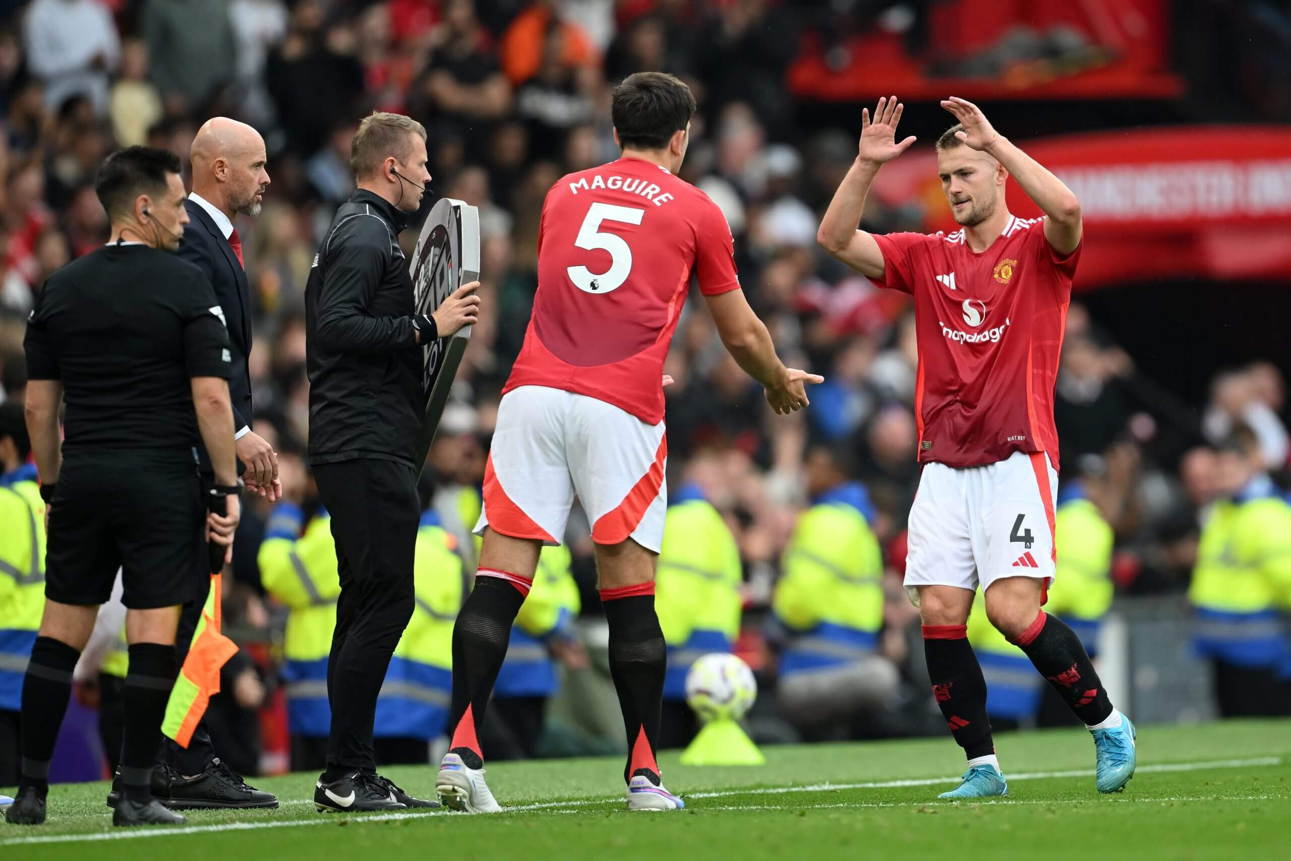 包含曼联助教新战术获得成功，球队展现新面貌的词条