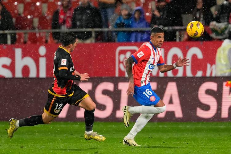 莱万特主场2:0击败对手,疯狂庆祝保级形势 莱万特主场2:0击败对手,疯狂庆祝保级形势