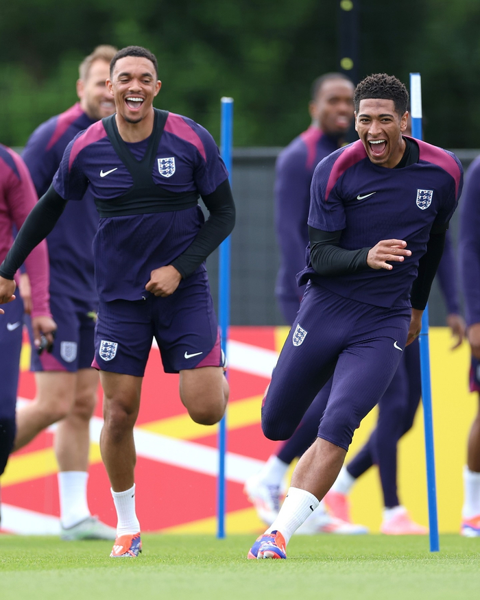 英格兰队实现绝地反击,成功晋级欧洲杯16强! 英格兰队实现绝地反击,成功晋级欧洲杯16强!