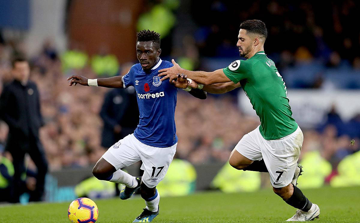 包含狼队客场惜败埃弗顿，遭遇失利的词条