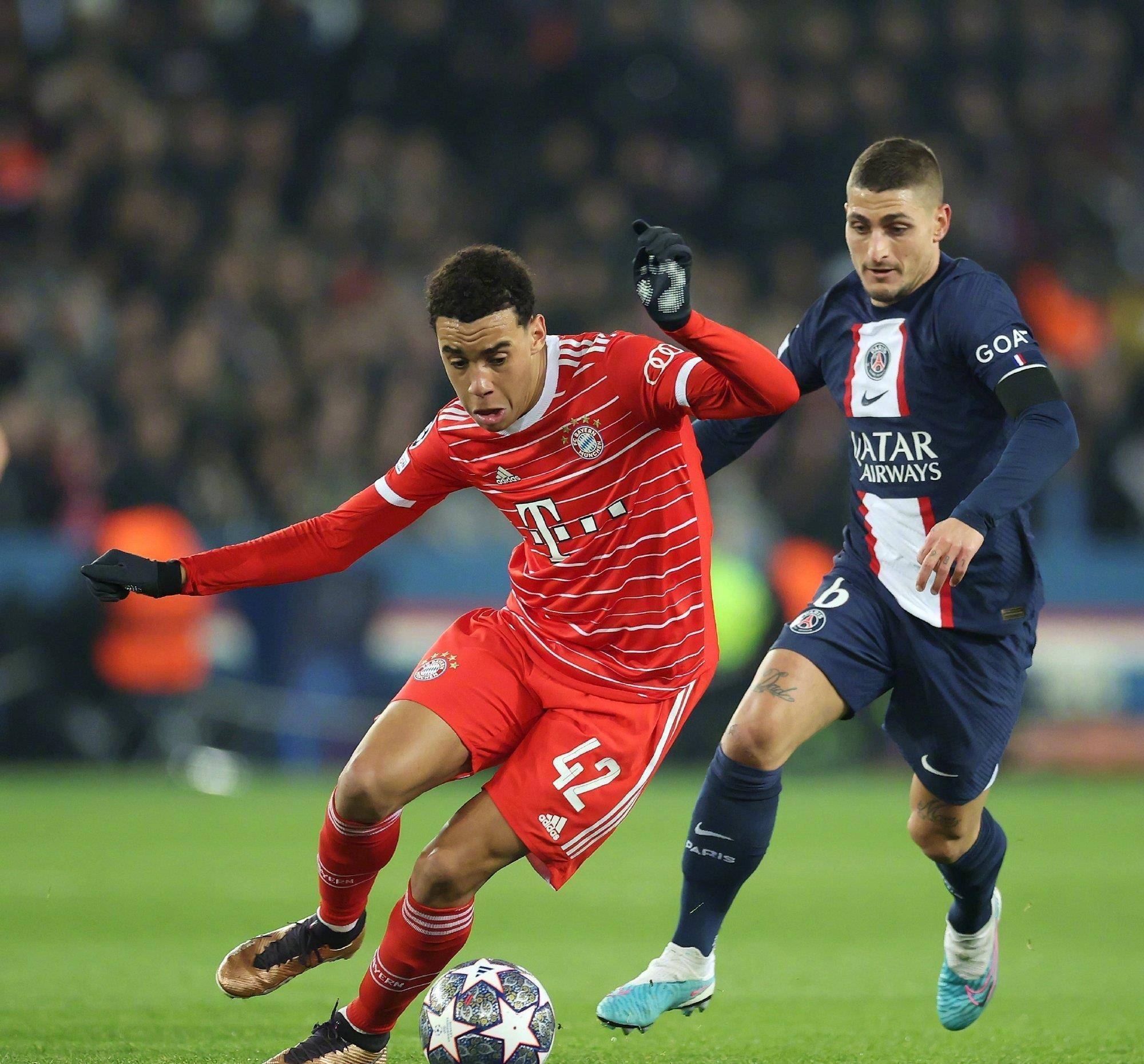 包含巴黎圣日耳曼主场大胜：支持者欢庆队伍壮举的词条