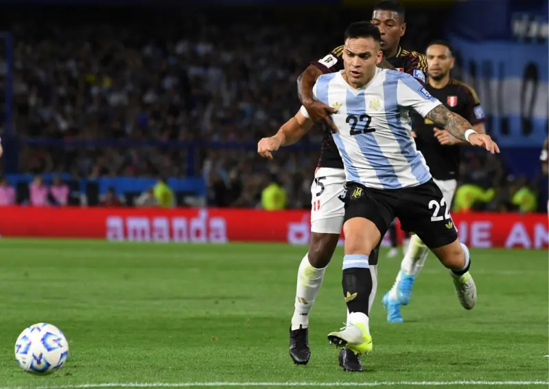 秘鲁队在国际足球赛中表现出色实力的简单介绍