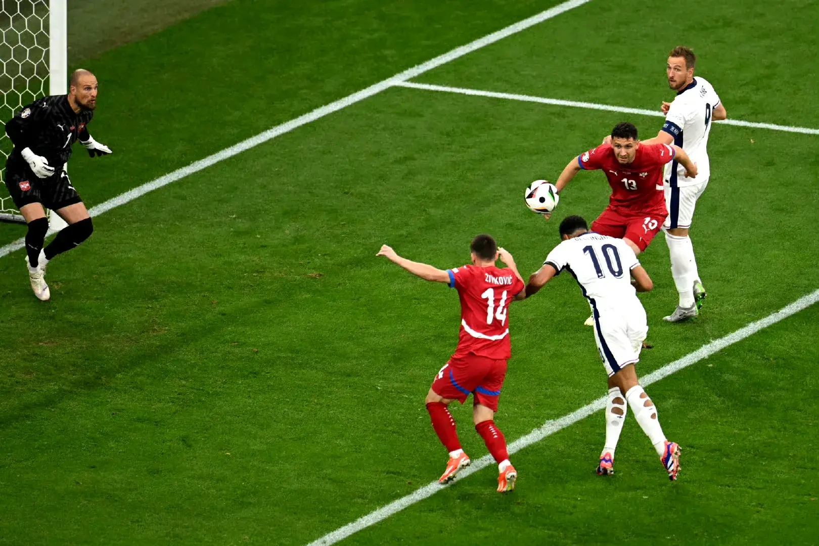 包含阿尔巴尼亚队在对阵英格兰的比赛中以-惨败，信心受挫的词条