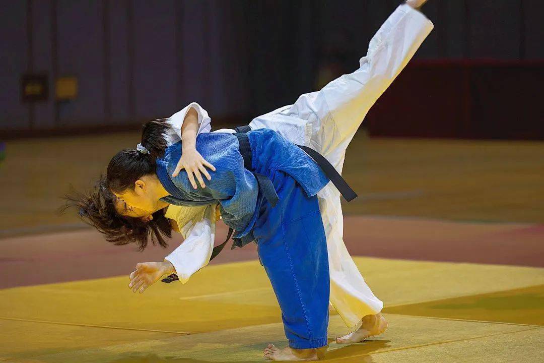 包含技惊四座！比赛中出现精彩绝伦一幕！的词条