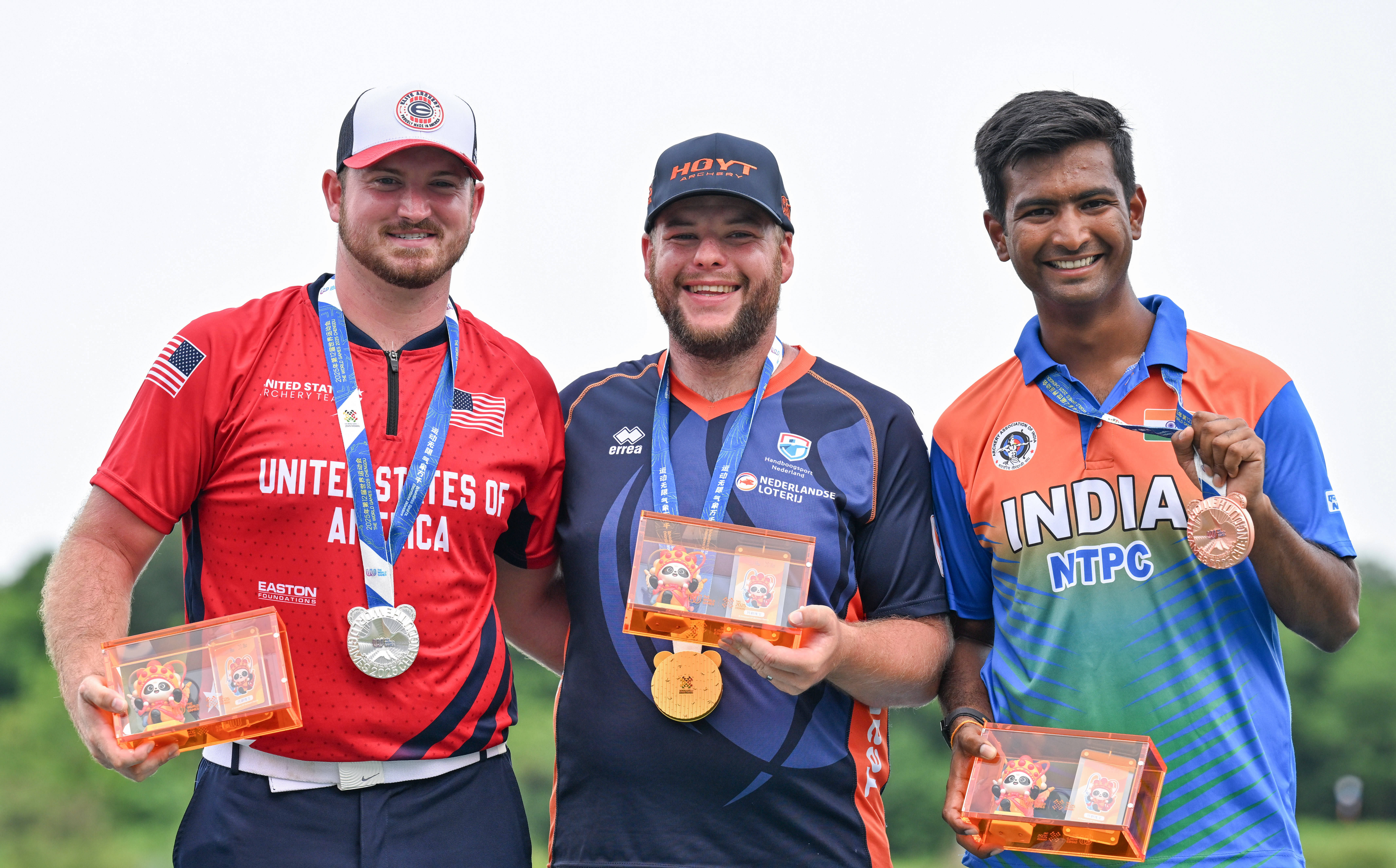 包含荷兰队在接力比赛中夺得金牌的词条