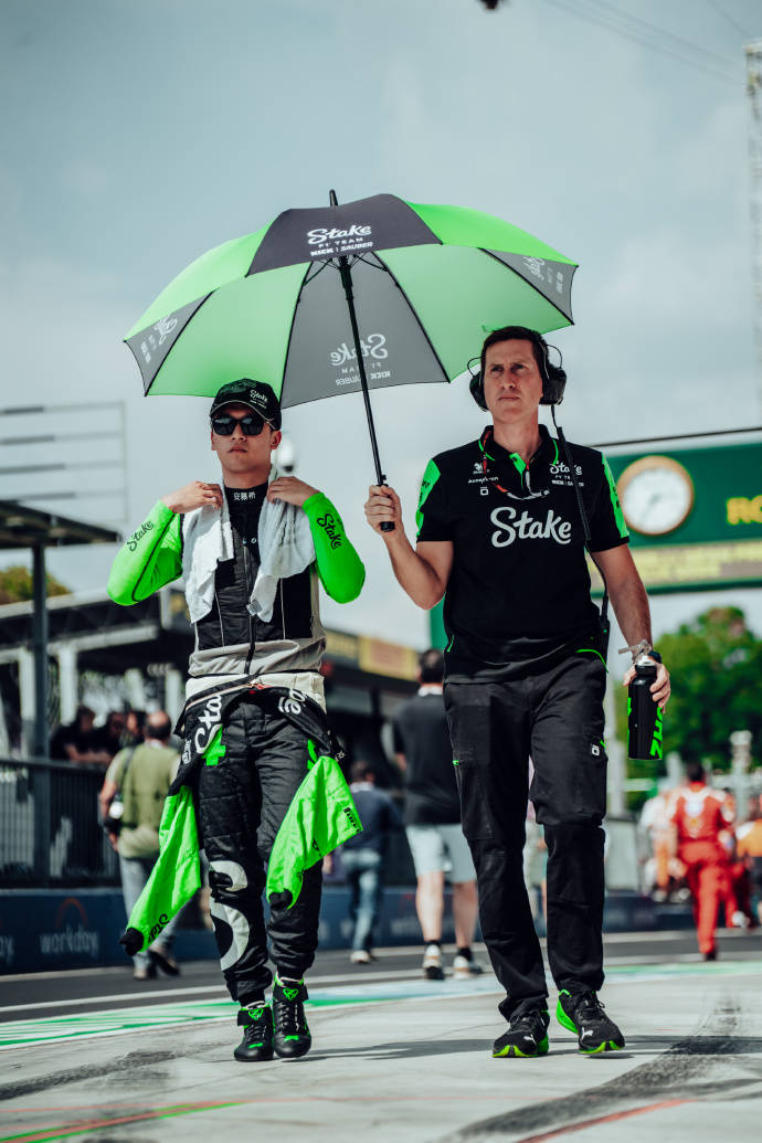 关于哈斯车队轻取梅赛德斯，周冠宇惊艳四座的信息